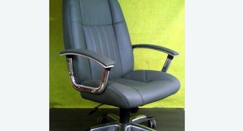 Перетяжка офисного кресла кожей. Ангарск